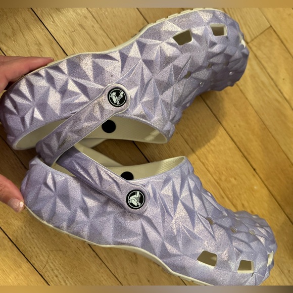 CROCS Women’s Lavender Geometric Glitter Classic Clog with Backstrap - Picture 6 of 7